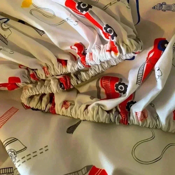 Tranquilnights fitted and  flat twin sheets, fire trucks - Picture 4 of 4